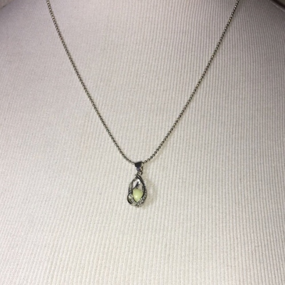 Super Cute Necklace With Caged Iridescent Stone - Picture 6 of 7